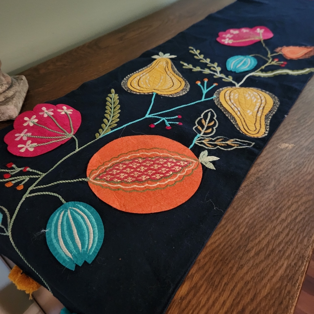 Pier 1 Imports Table Runner Applique Navy Multicolor Floral Cotton Home 13 x 72 - Picture 5 of 11